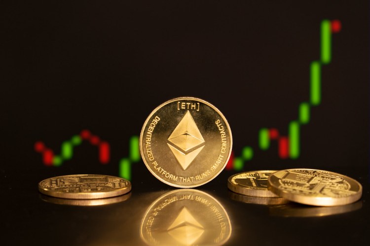 Ethereum (ETH) Mirrors 2021 Price Action As Bulls Target $10,000 By 2026
