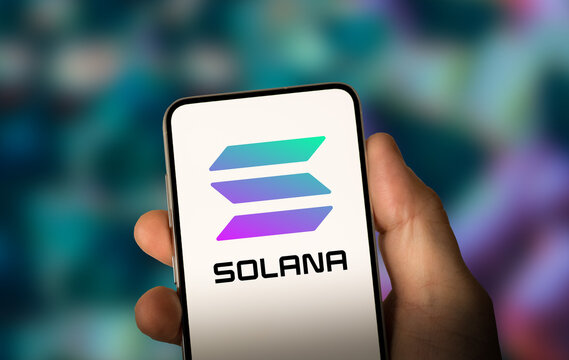 Solana Pauses After 20% Drop — This Key Level Could Decide What’s Next