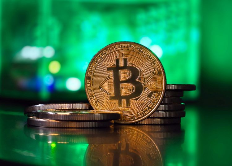Bitcoin Trades Below ETF Cost-Basis As MVRV Signals Mounting Pressure